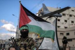 المقاومة الفلسطينية بين شرعية السلاح وتهمة الإرهاب