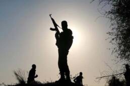 المقاومة والإرهاب: جدلية السياسة المسلّحة وسلاح السياسة