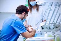 طب الأسنان في مرآة التاريخ العربي: إضاءات على مستقبل المهنة بين التاريخ وأدوات العصر