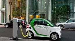 السيارات الكهربائية والحرب الاقتصادية والسياسية على الوقود الأحفوري وأثره في بلدان الخليج العربية