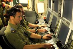 الاستخبارات الإسرائيلية وصناعة 